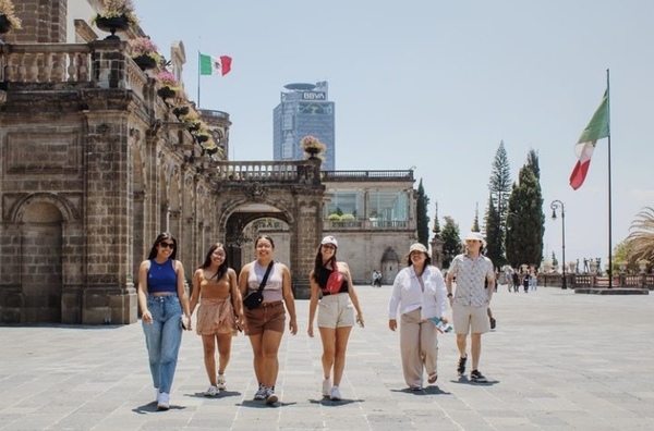 CCLP Querétaro students exploring Mexico.